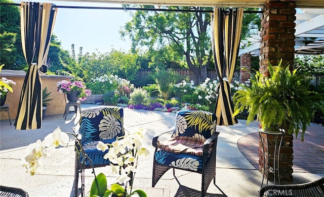 1475 Trenton Dr, Riverside, CA 92506 - view of patio / terrace