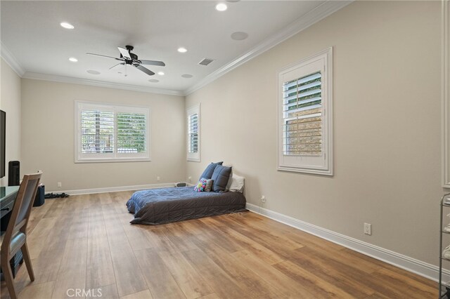 bedroom featuring crown molding, light wood-style flooring, baseboards, recessed lighting, and ceiling fan