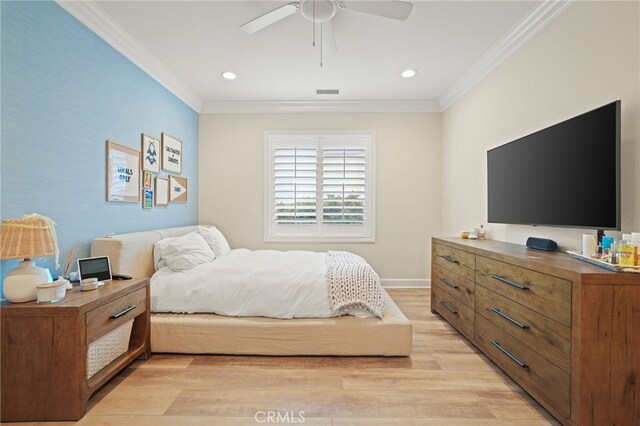 bedroom with light wood-style floors, crown molding, recessed lighting, ceiling fan, and baseboards