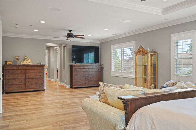 bedroom featuring light wood finished floors, recessed lighting, crown molding, ceiling fan, and baseboards
