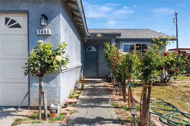 1451 Segovia Ct, Madera, CA 93638 - doorway to property featuring stucco siding
