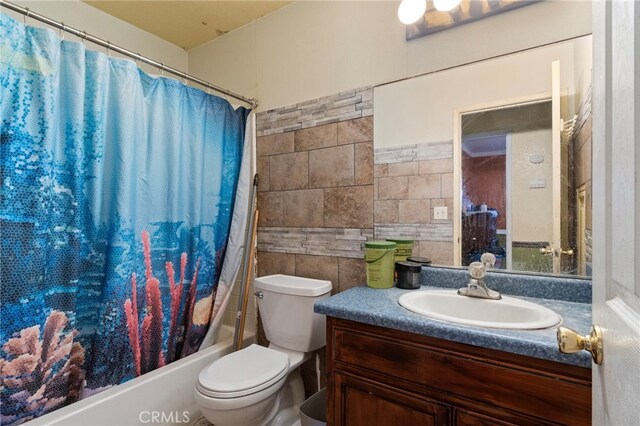1451 Segovia Ct, Madera, CA 93638 - bathroom with vanity, shower / tub combo with curtain, tile walls, and toilet