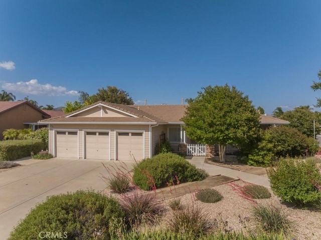 42133 Wagon Wheel Ln, Murrieta, CA 92562 - ranch-style house featuring driveway and a garage
