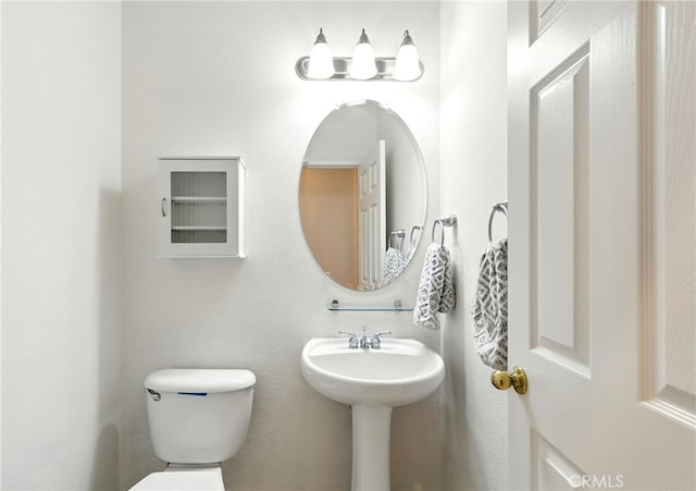 42133 Wagon Wheel Ln, Murrieta, CA 92562 - half bathroom featuring toilet