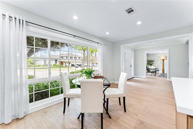 dining room featuring recessed lighting, light wood-style flooring, and baseboards