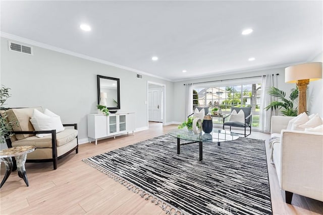 living room with ornamental molding, light wood-style floors, recessed lighting, and baseboards