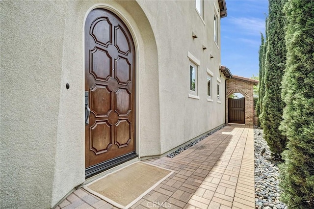 135 Bridle Path, Irvine, CA 92602 - property entrance featuring stucco siding