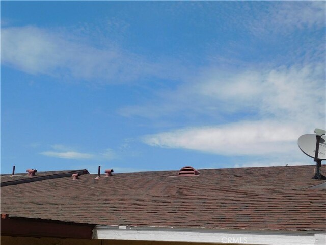 38625 25th St E, Palmdale, CA 93550 - exterior view of roof with shingles