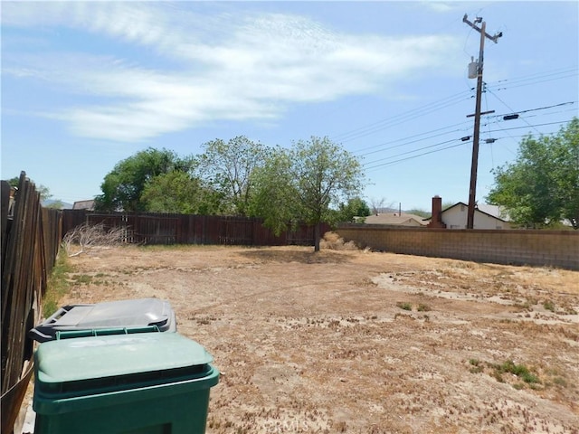 38625 25th St E, Palmdale, CA 93550 - view of fenced yard