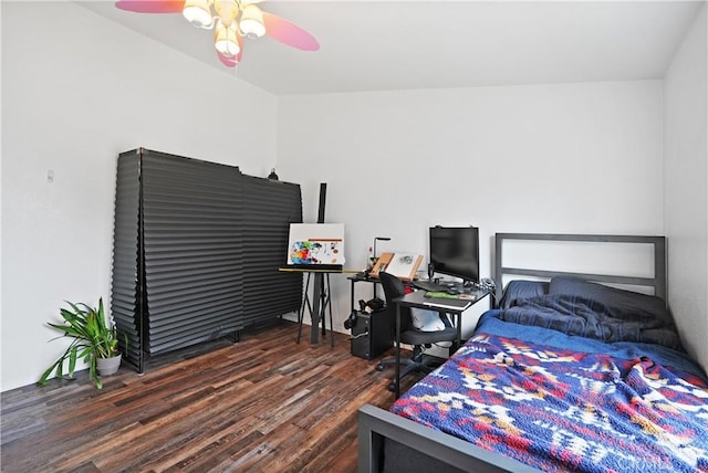 bedroom featuring wood finished floors and a ceiling fan
