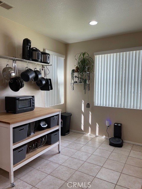 124 Lighthouse Ct, San Jacinto, CA 92583 - mudroom featuring light tile patterned flooring, recessed lighting, baseboards, and a textured ceiling