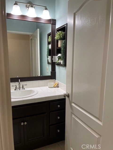 124 Lighthouse Ct, San Jacinto, CA 92583 - bathroom featuring vanity