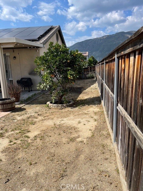 124 Lighthouse Ct, San Jacinto, CA 92583 - fenced backyard with a mountain view