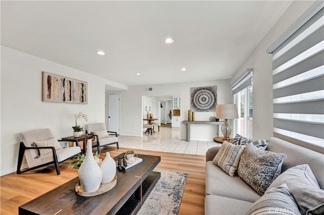 living room featuring recessed lighting, light wood-type flooring, and baseboards