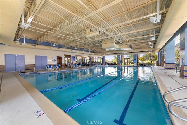 19536 Cherrydale Ct, Apple Valley, CA 92308 - view of indoor community pool