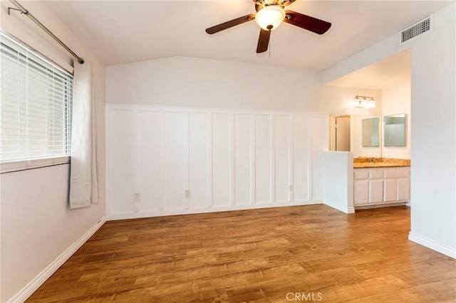 empty room featuring light wood finished floors and a ceiling fan