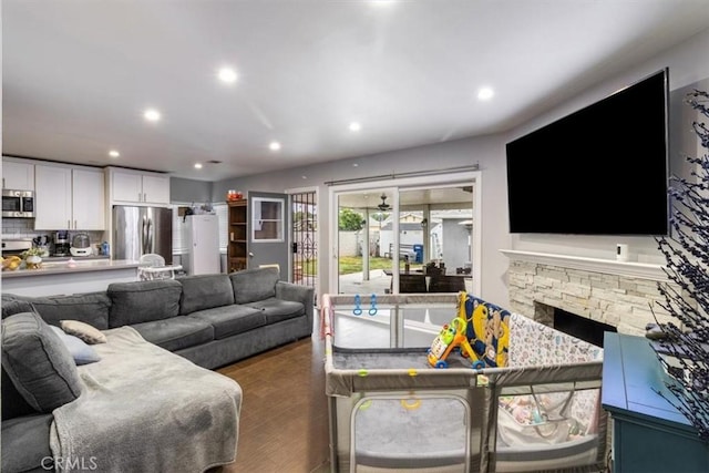 living room featuring wood finished floors, recessed lighting, and a fireplace