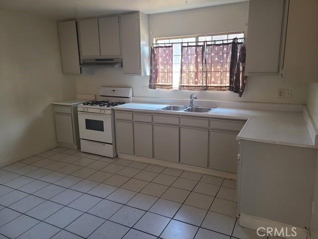 944 W 74th St W, Los Angeles, CA 90044 - photo 5