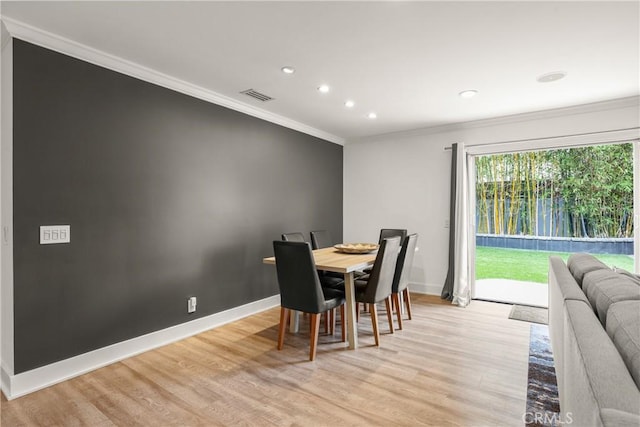 515 Traverse Dr, Costa Mesa, CA 92626 - dining area with crown molding, light wood-style floors, recessed lighting, and baseboards