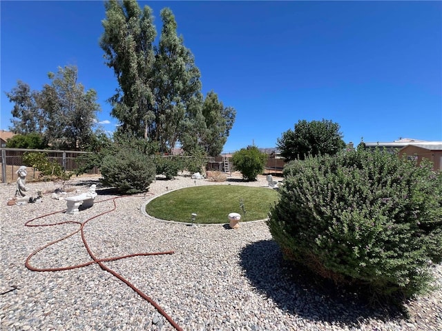 7477 Corona Ave, Hesperia, CA 92345 - view of yard