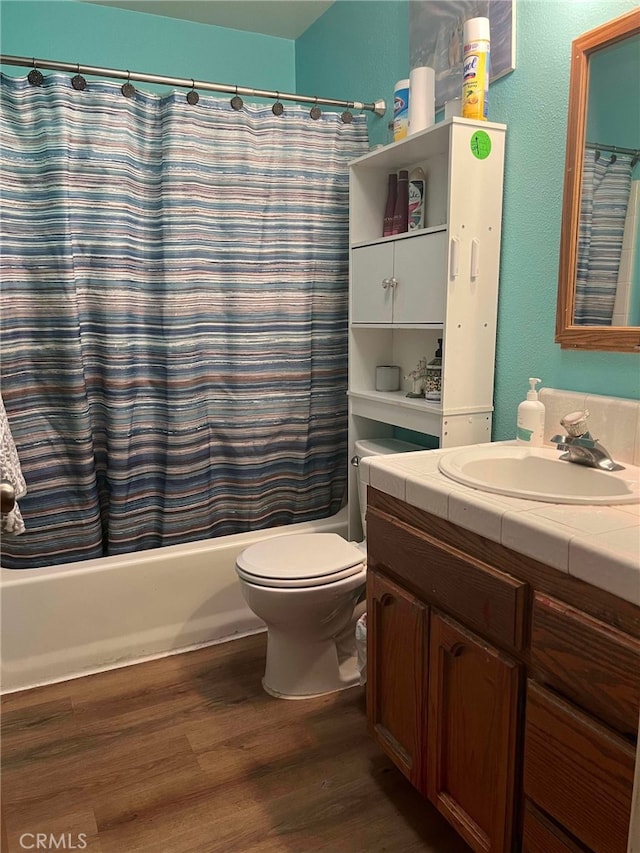7477 Corona Ave, Hesperia, CA 92345 - bathroom featuring wood finished floors, shower / bath combination with curtain, toilet, and vanity