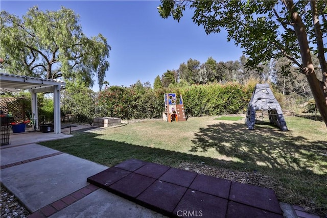 30681 Southern Cross Rd, Temecula, CA 92592 - view of grassy yard with a patio and a pergola
