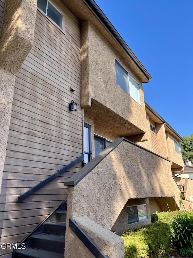677 County Square Dr, Ventura, CA 93003 - view of home's exterior featuring stucco siding