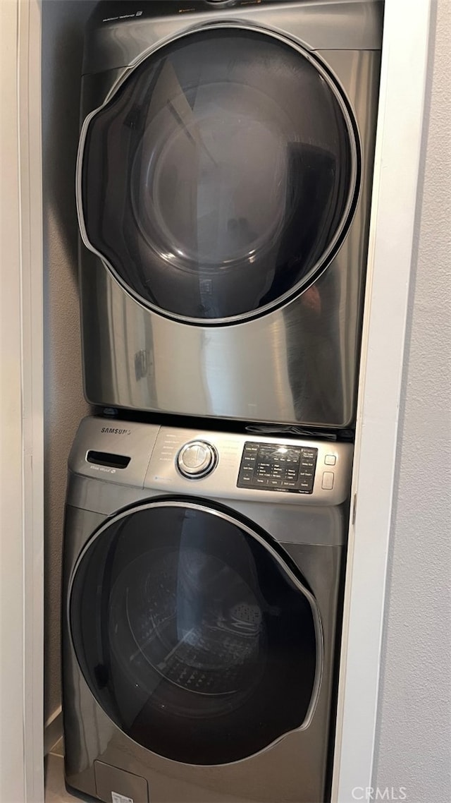 2296 Synergy, Irvine, CA 92614 - laundry room with stacked washer and clothes dryer