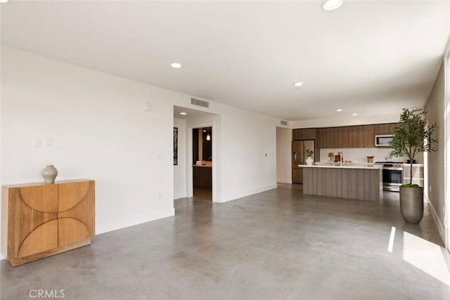 482 S Arroyo Pkwy Unit 408, Pasadena, CA 91105 - unfurnished living room featuring finished concrete flooring, recessed lighting, and baseboards