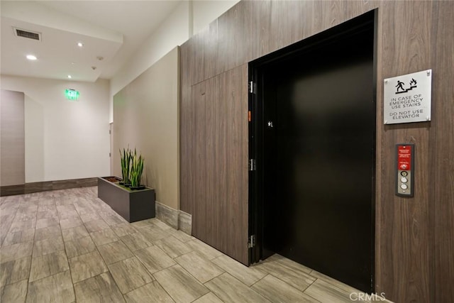 482 S Arroyo Pkwy Unit 408, Pasadena, CA 91105 - corridor featuring elevator and recessed lighting