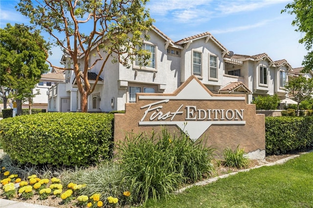 community sign featuring a residential view