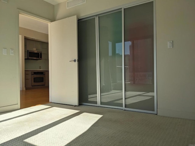 empty room with carpet