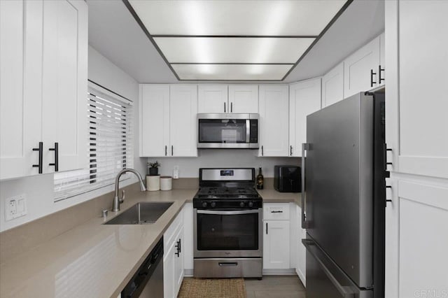 2135 E Valley Pkwy Unit 51, Escondido, CA 92027 - kitchen featuring stainless steel appliances, white cabinets, and light countertops