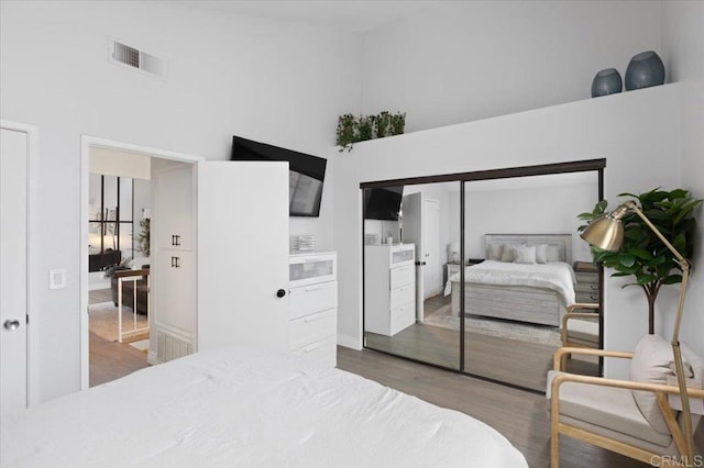2135 E Valley Pkwy Unit 51, Escondido, CA 92027 - bedroom with wood finished floors, a towering ceiling, and a closet