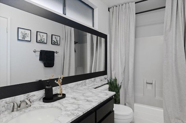 2135 E Valley Pkwy Unit 51, Escondido, CA 92027 - full bath featuring vanity and shower / bath combo with shower curtain