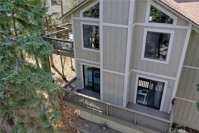 view of home's exterior