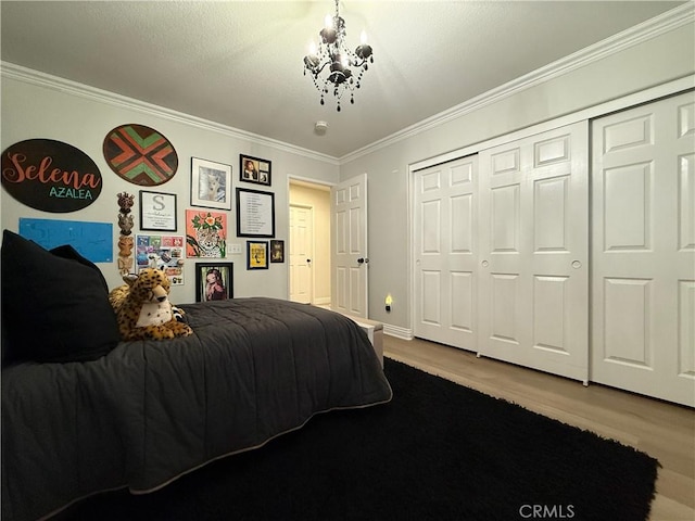 23 Ponte Sonata, Lake Elsinore, CA 92532 - bedroom with wood finished floors, crown molding, a closet, and baseboards
