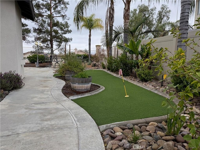23 Ponte Sonata, Lake Elsinore, CA 92532 - fenced backyard featuring an area to practice putting and a patio