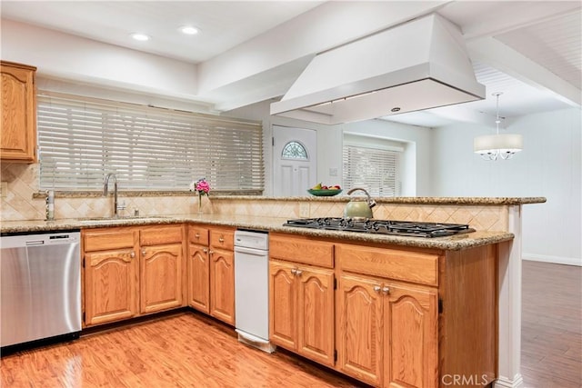 4864 Hersholt Ave, Long Beach, CA 90808 - kitchen featuring stainless steel appliances, a peninsula, a sink, light wood-style floors, and tasteful backsplash