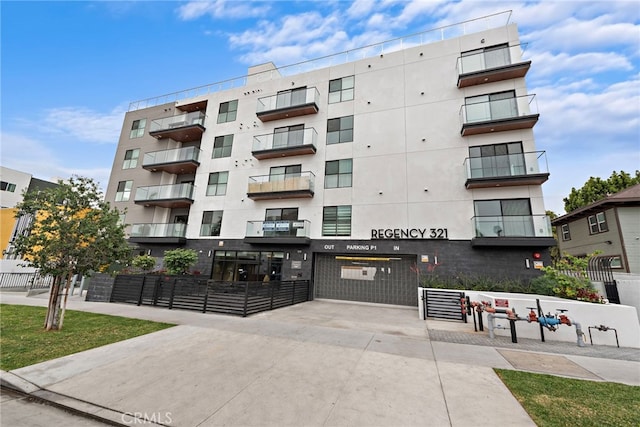 321 S Oxford Ave Unit 603, Los Angeles, CA 90020 - view of apartment building / complex featuring a garage