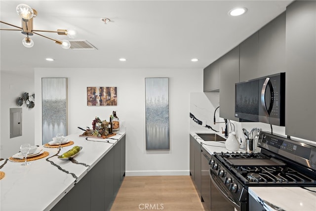 321 S Oxford Ave Unit 603, Los Angeles, CA 90020 - kitchen with stainless steel appliances, light wood-type flooring, recessed lighting, gray cabinets, and baseboards