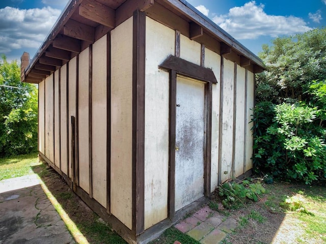 view of outbuilding