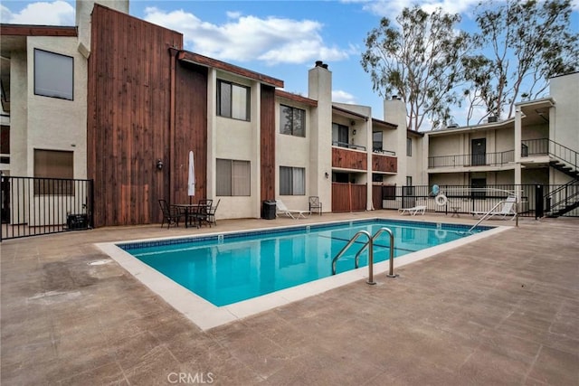 6323 Reseda Blvd Unit 44, Tarzana, CA 91335 - community pool featuring a patio