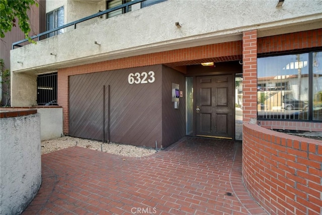 entrance to property with stucco siding