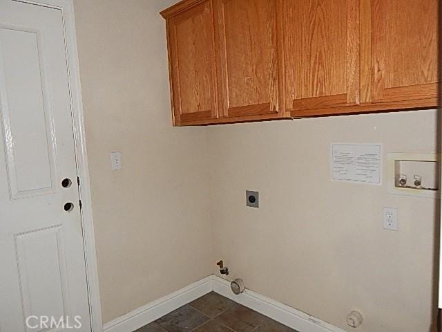 615 Vallecito Way, Red Bluff, CA 96080 - clothes washing area featuring hookup for a gas dryer, baseboards, hookup for a washing machine, and cabinet space