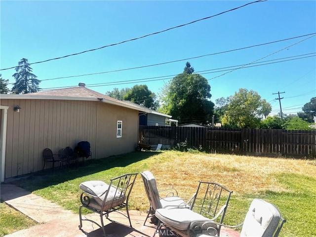view of yard featuring a patio area