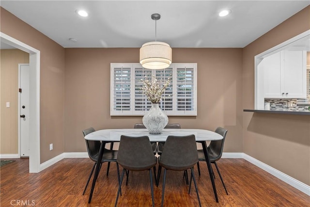 dining space featuring dark wood-type flooring, baseboards, and recessed lighting