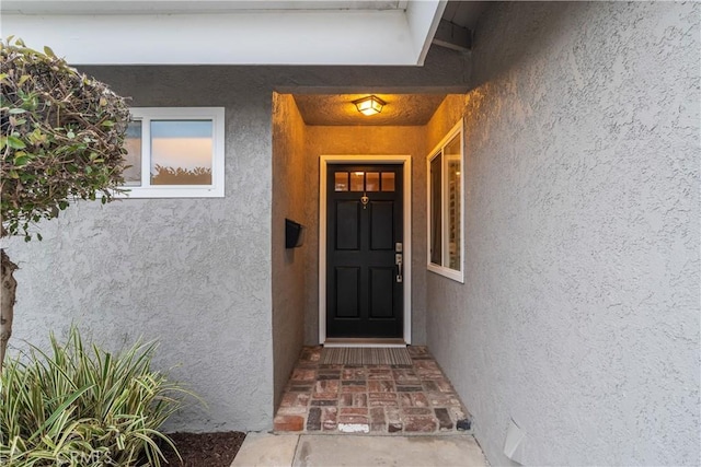 property entrance featuring stucco siding