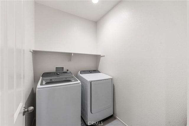 37732 Phelan Ln, Palmdale, CA 93552 - laundry room with washing machine and dryer and baseboards
