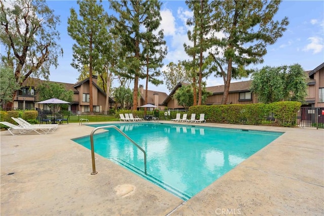 9735 Reseda Blvd Unit 56, Northridge, CA 91324 - community pool featuring fence and a patio